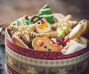 homemade-christmas-gingerbread-cookies-picture-id1077829118